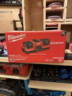 Milwaukee M18 Dual Bay Simultaneous Super Charger - NEW