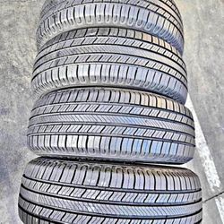 225/65/17 Vendo un Set De Llantas Marca Michelin Con Un 80 % De Vida Las 4 ✅🏁