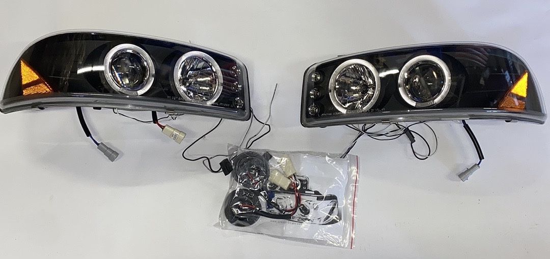 01-06 GMC Denali Halo projectors Black clear tops only