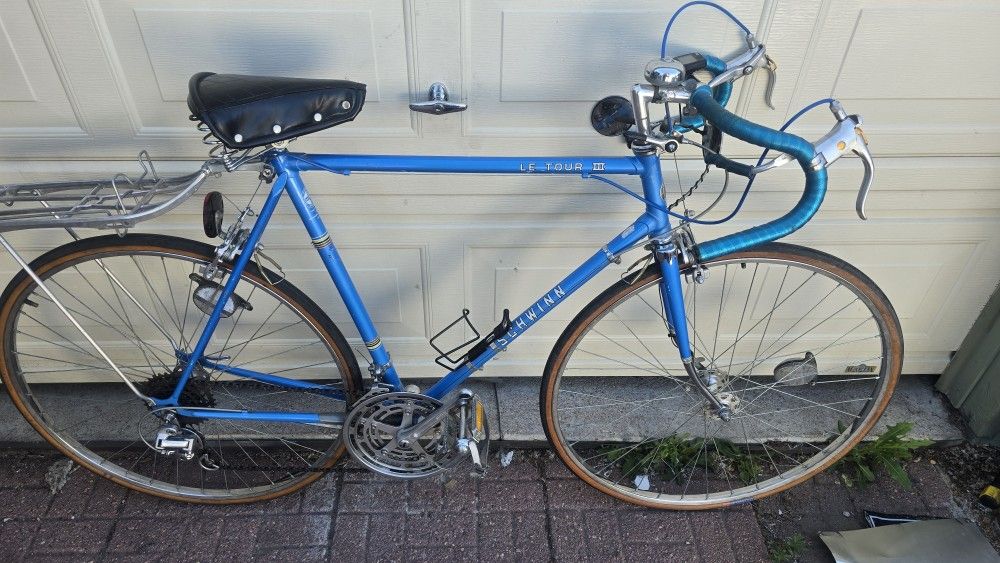 Schwinn LE TOUR III Road Bike