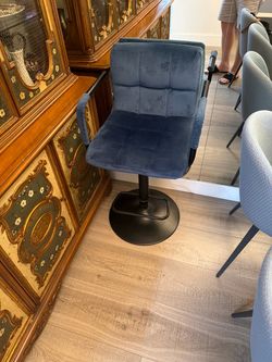 Stool, 360 degrees swivel