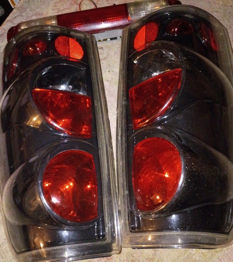Tail Lights For Chevrolet Silverado 2004