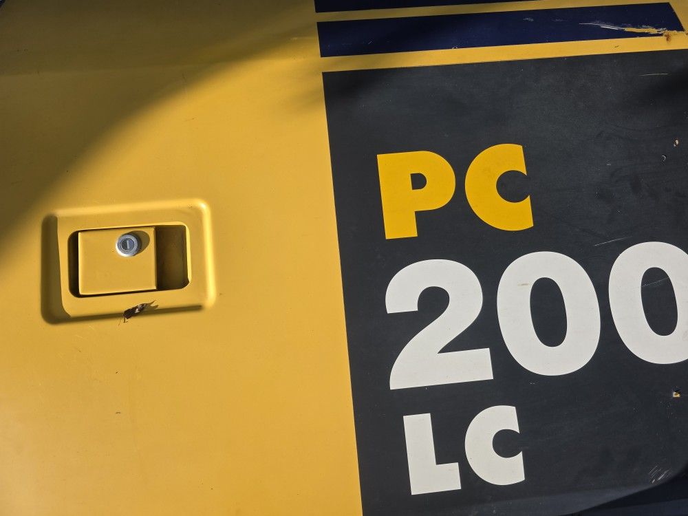 PC 200 LC engine door for komatsu excavator( neverbeen used but slightly minorly damaged)