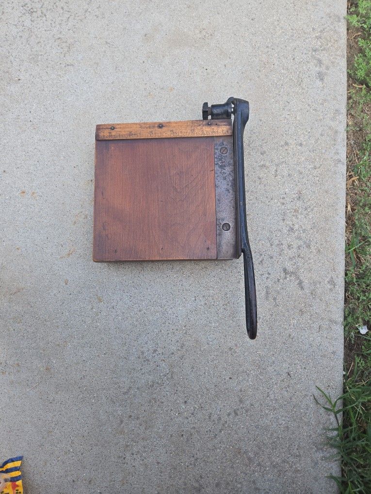 Vintage Mini Paper Cutter "The Diamond"