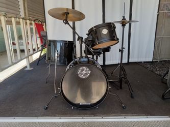 Bateria Drums 4 Pc LUDWIG Pocket Kit complete w Bass Pedal , Cymbal  & Hi-Hats,  Hardware or Stands, 2 pr of Sticks  and a Drum Tuning  Key $200 FIRM