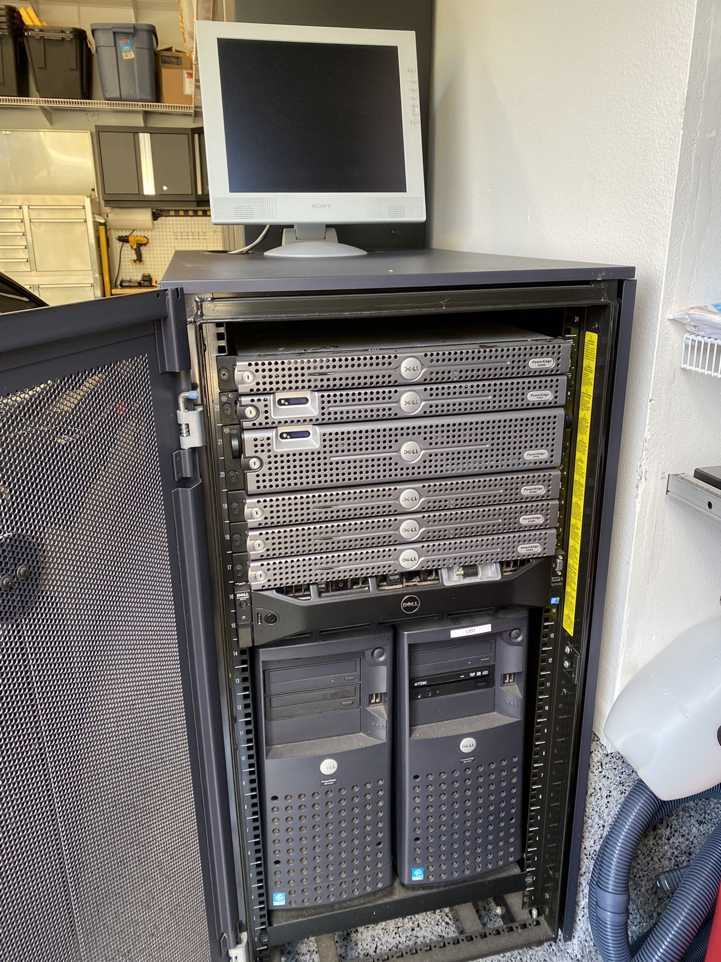 Dell Rack Keys Dell 24 Rack Cabinet with Servers for Sale in San Clemente, CA - OfferUp