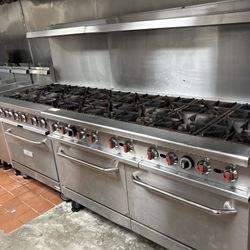 Almost New Restaurant Range. With Oven. 6 And 12 Burners