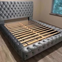 ⚡️Flash sale! Brand new queen size platform bedframe 