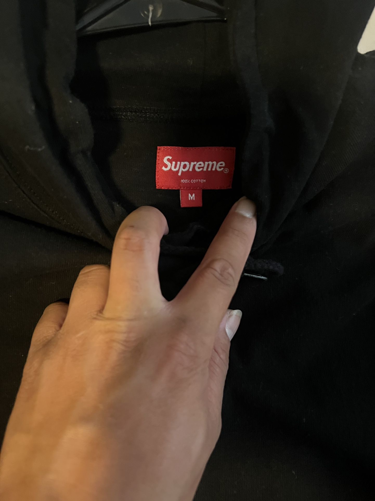 SUPREME SWEATER MEDIUM $80