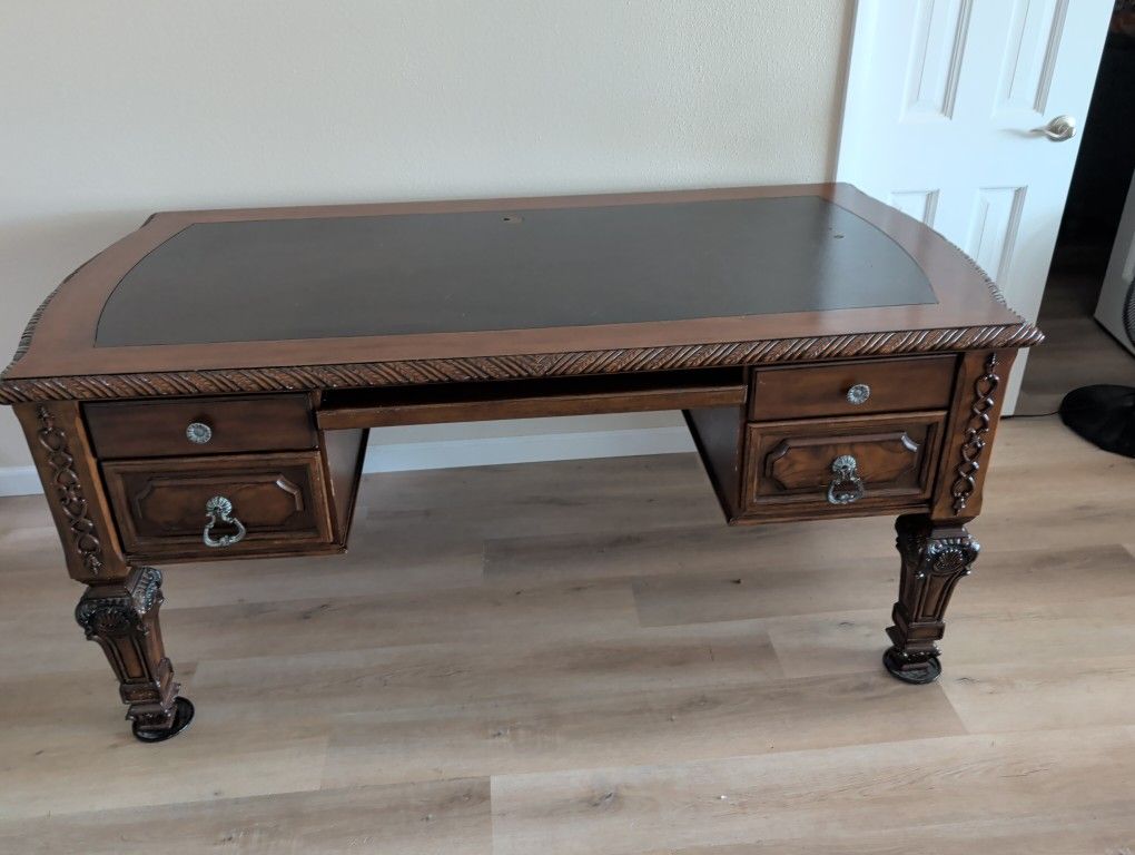 Cassandra Mollino Executive Desk