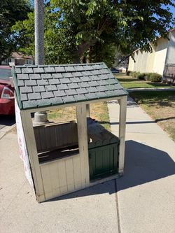 Free playhouse