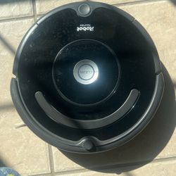 iRobot Roomba Vacuum Model 671