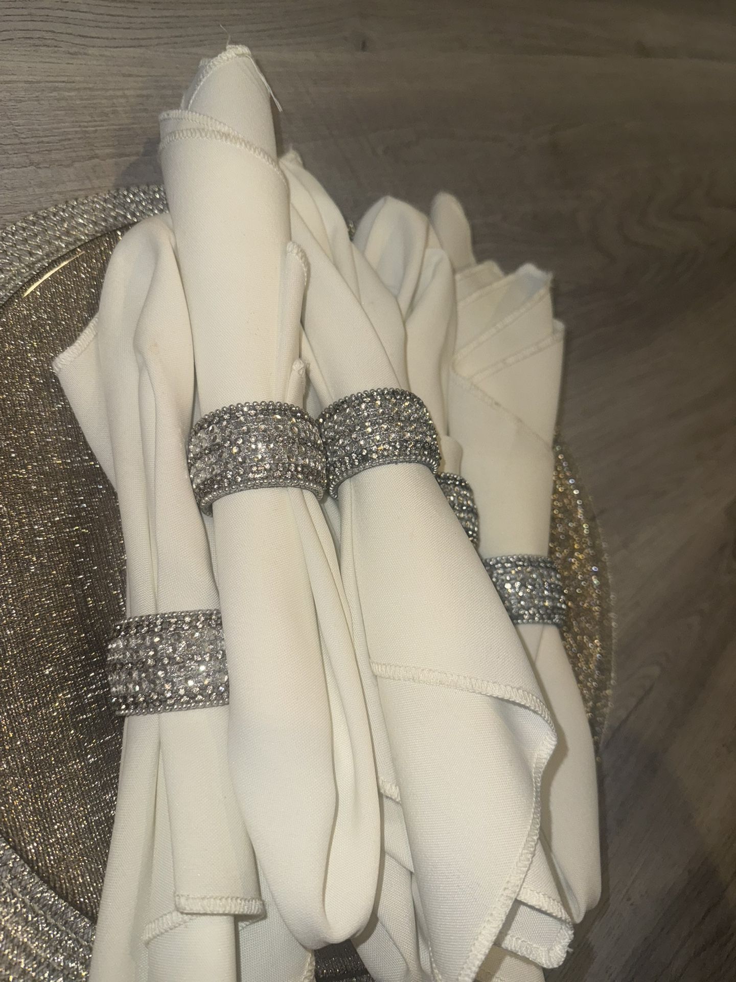 Elegant White Cloth Napkins with Rhinestone Napkin Rings – Set of 6
