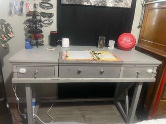 Vanity table