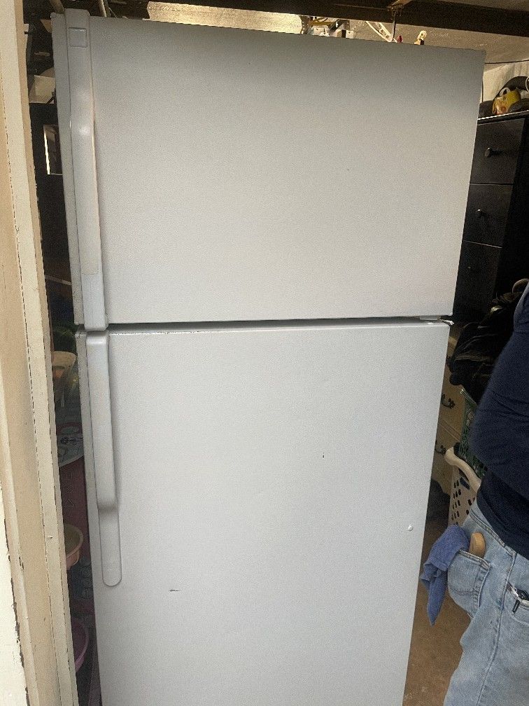 GE Refrigerator