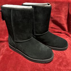 UGG Women's Classic Logo Zip Boots - Black