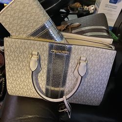 White MK purse w/wallet