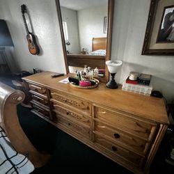 Solid Wood  Dresser With Mirror 