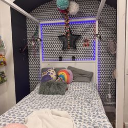 Restoration hardware Teen avalon bedroom Set