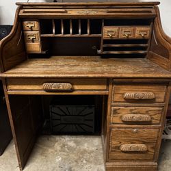Mark Wayne desk