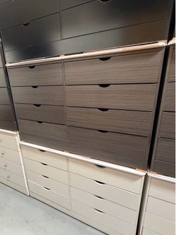 Dresser 8 draws compressed wood