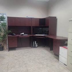 DESK.  CHERRYMAN Mahogany Laminate  corner Desk 