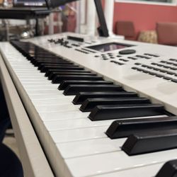 Yamaha Motif XF8 (Pearl White) Rare