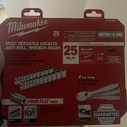 25 Pc Milwaukee Socket Set