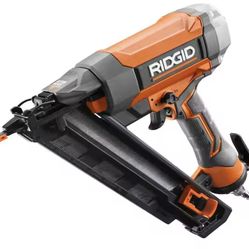 RIDGID Pneumatic 15-Gauge 2-1/2 in. Angled Finish Nailer with CLEAN DRIVE Technology, and Tool Bag