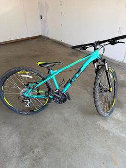 gt laguna pro mountain bike like new