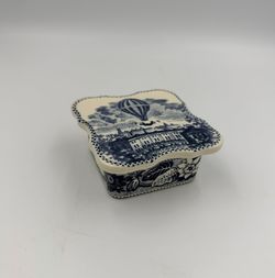 Vintage Circa 1980s Blue and White Japanese ceramic trinket box, keepsake box, jewelry box