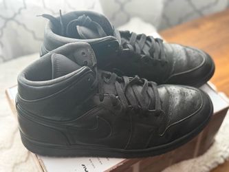 Size 10.5 Nike Air Jordan 1 Mid Triple Black