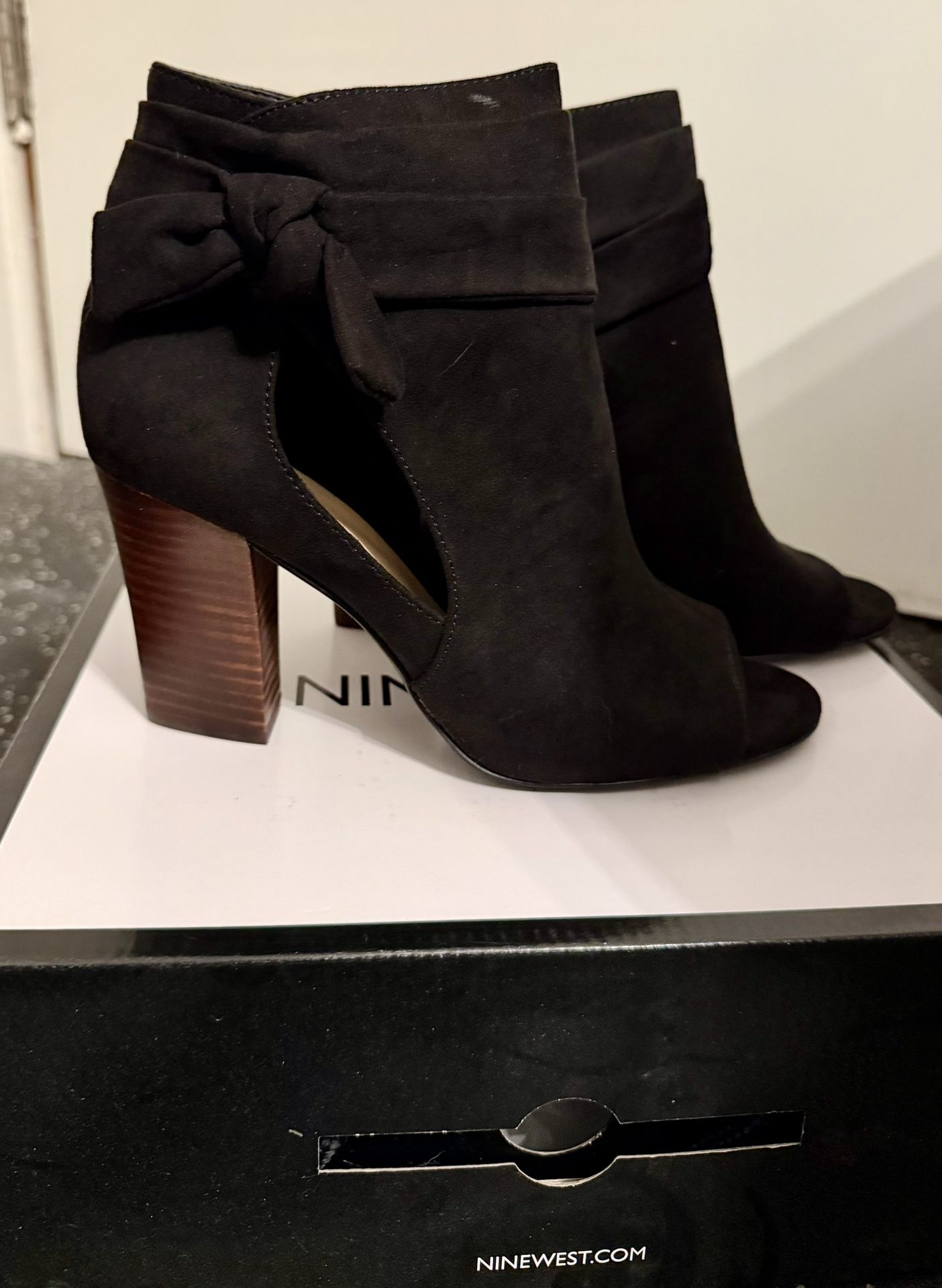 NIB Nine West Black Suede Heeled Boots w/ Bow, Size 8M