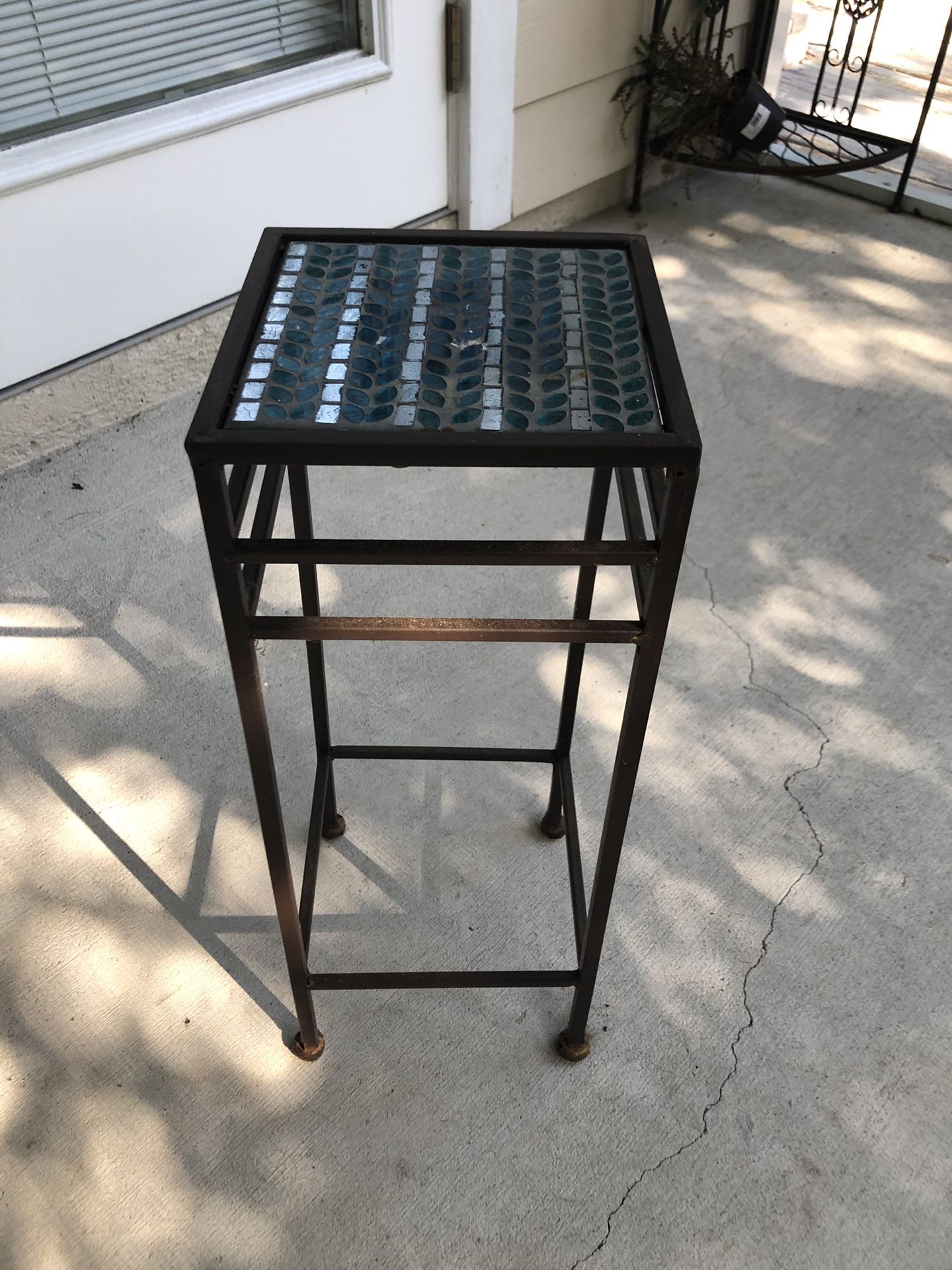 Glass plant stand