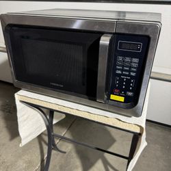 Farberware Stainless Steel Microwave – 900 Watts – Excellent Condition