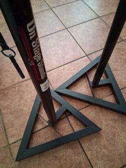 Speaker  stands