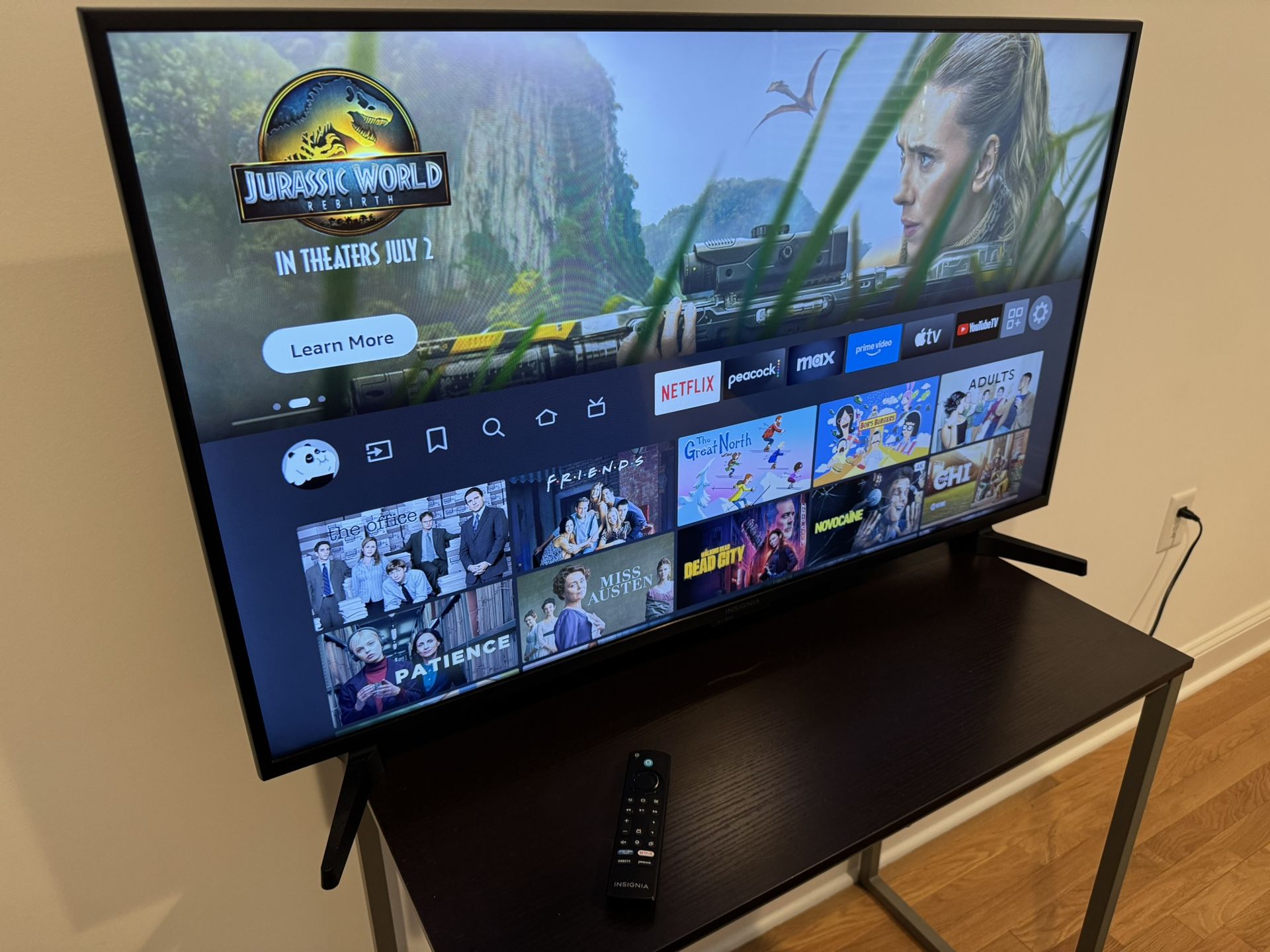 Insignia™ - 43" Class F30 Series LED 4K UHD Smart Fire TV