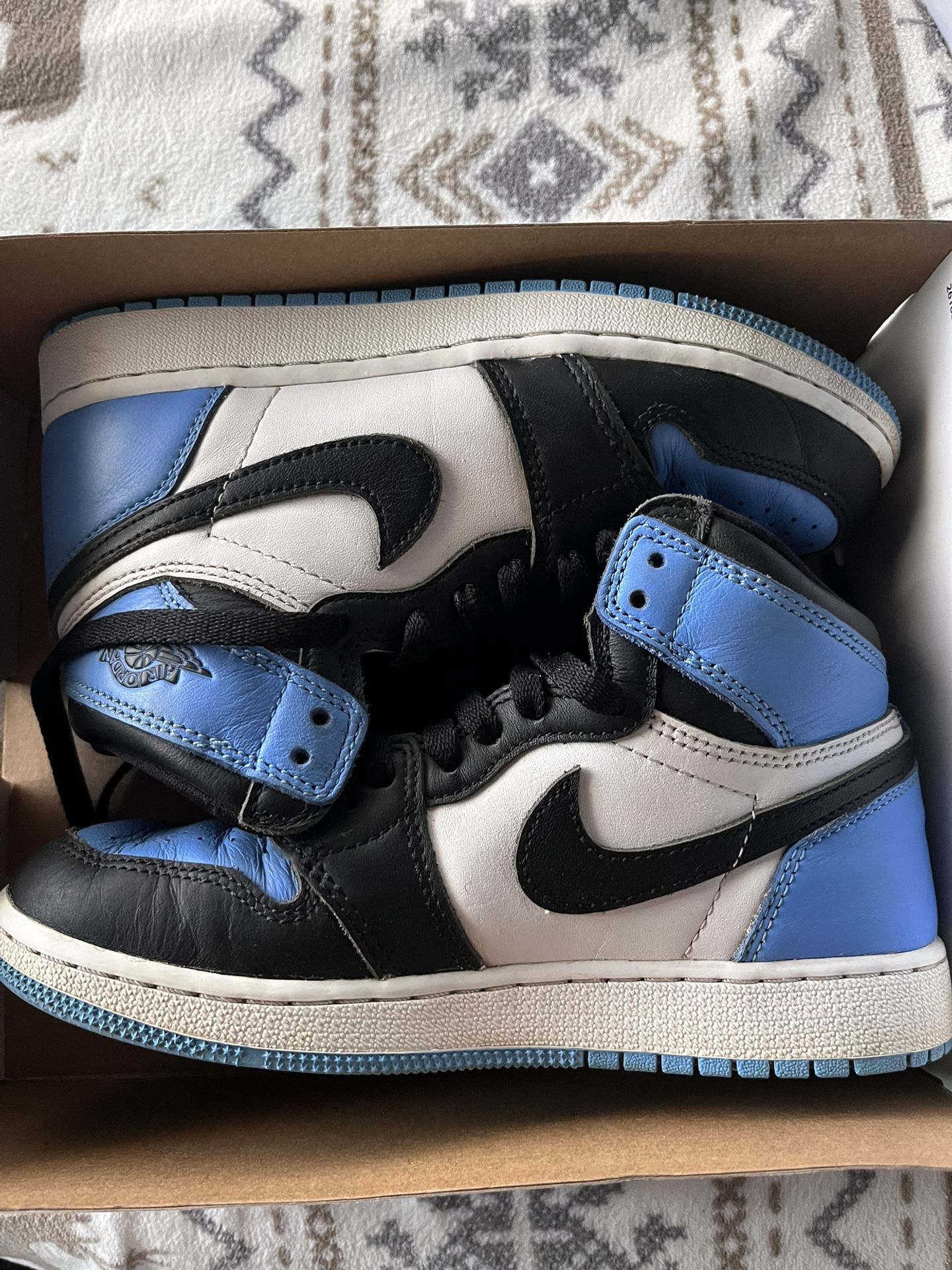 Used Jordan 1 University Blue Size 4 Youth
