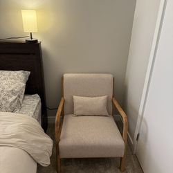 Accent Chair With lumbar Pillow 