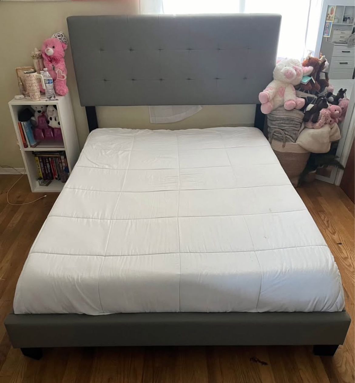 Full Size Bed Frame *No mattress*
