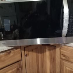 LG ThinQ Microwave 