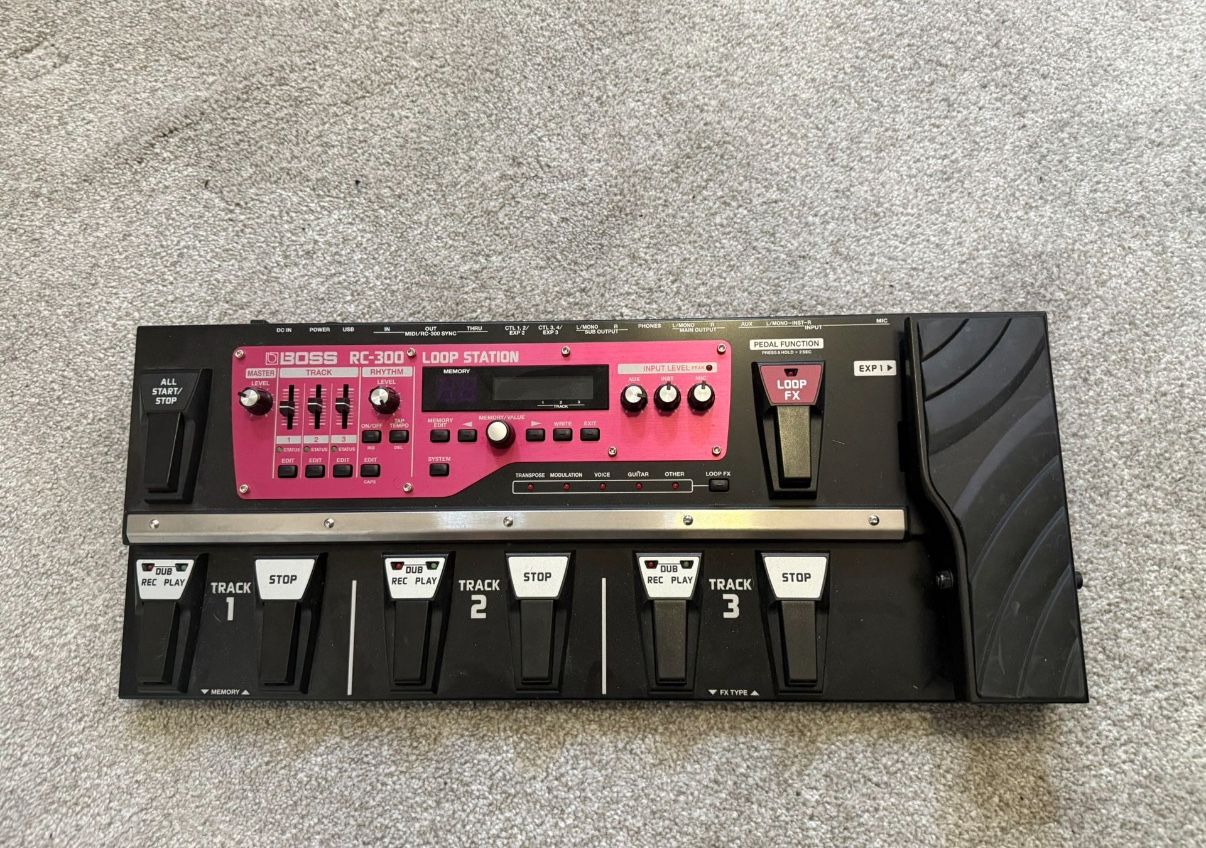 BOSS RC 300 LOOPER GUITAR PEDAL
