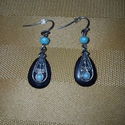 Avon Turquoise Colored And Black Medallion Earrings 