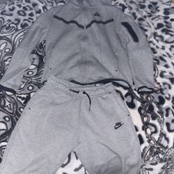 Nike Tech (Kids Size Large)