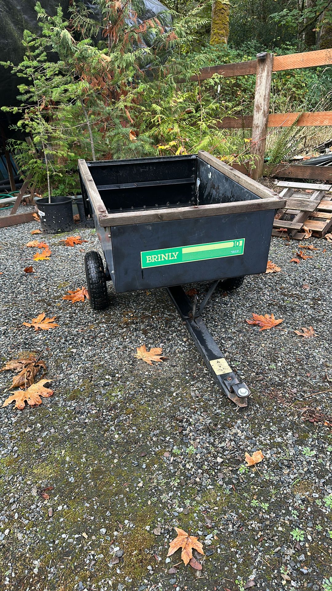 BRINLY 10 Cu Ft Yard Cart