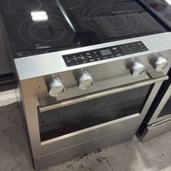 KITCHENAID ELECTRIC STOVE READY BLACK/CHROME FINISH 5.3 CU. FT
