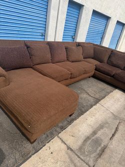 Huge sectional couch 🛋️ ,  very clean