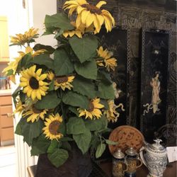 Beautiful Artificial Flowers With Vase