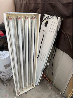 2 Commercial 4’ Fluorescent Shop Lights w/ Bulbs