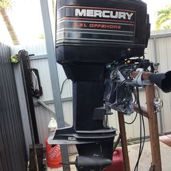 Mercury ouboard motor 200 hp 2,5 L working